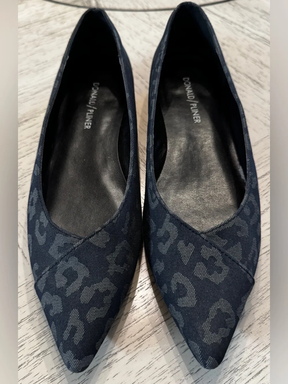 Donald Pliner Palma Jacquard Pointed Toe Flats Gray Blue Animal Print 7M